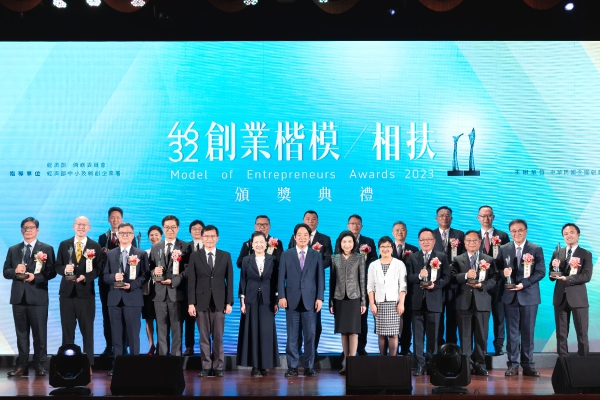 倍力資訊董事長許金隆 榮獲第46屆創業楷模獎肯定